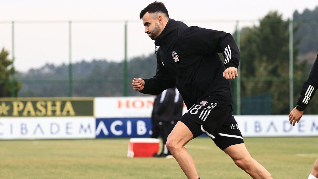 Beşiktaş&#039;ta kadro dışı bırakılan 5 isimden biri olan Rachid Ghezzal affedildi