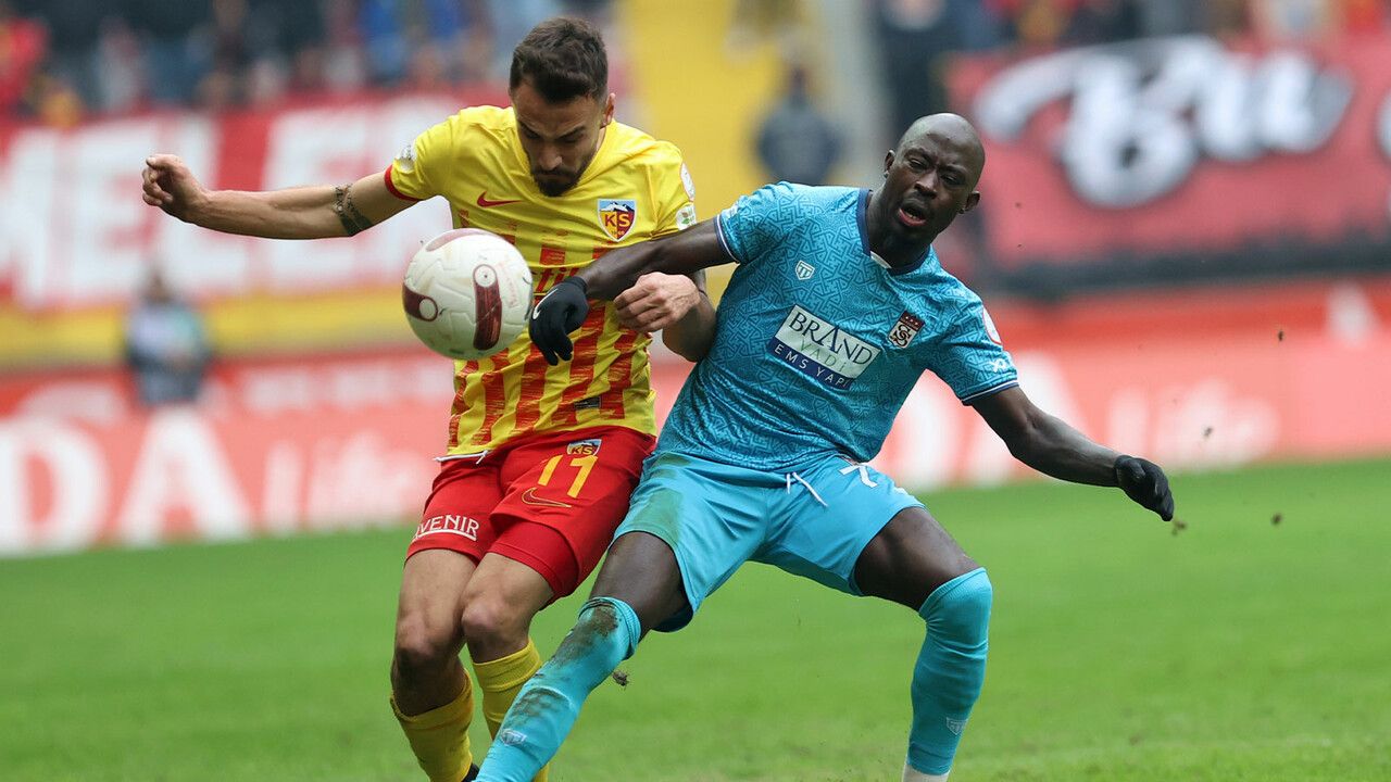 Bülent Uygun 3 puanla başladı! Sivasspor, Kayserispor&#039;u farklı geçti
