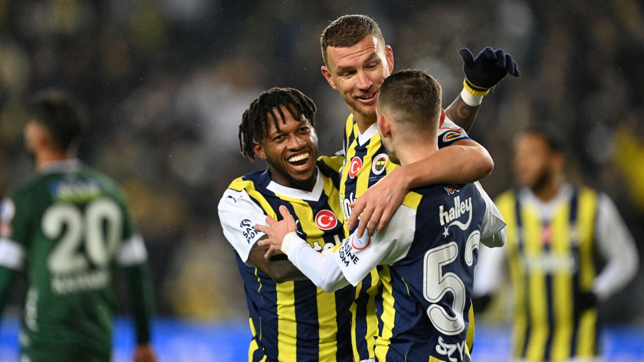 Fenerbahçe evinde Konyaspor&#039;u &#039;yedi&#039; bitirdi, Dzeko&#039;dan hat-trick! (7-1 Maç Sonucu)