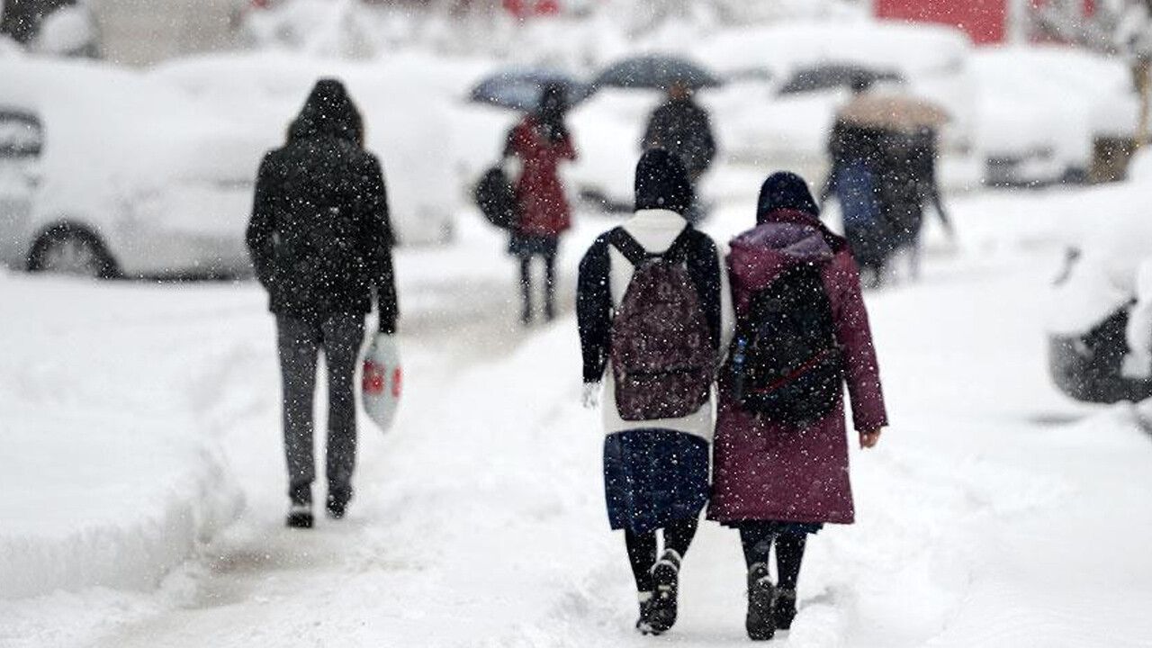 Tunceli ve Bingöl&#039;de eğitime kar engeli! Okullar tatil edildi
