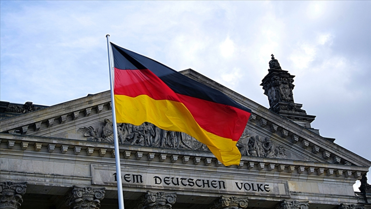 Almanya, vatandaşlığa geçişin kolaylaştırılmasını ve çifte vatandaşlık yolunun açılmasını içeren yasayı onayladı