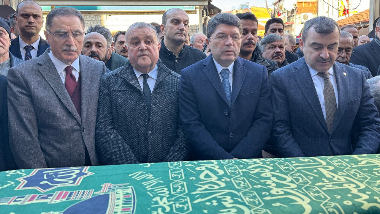 Bakan Tunç, Bartın Belediye Başkanı&#039;nın eşinin cenazesine katıldı