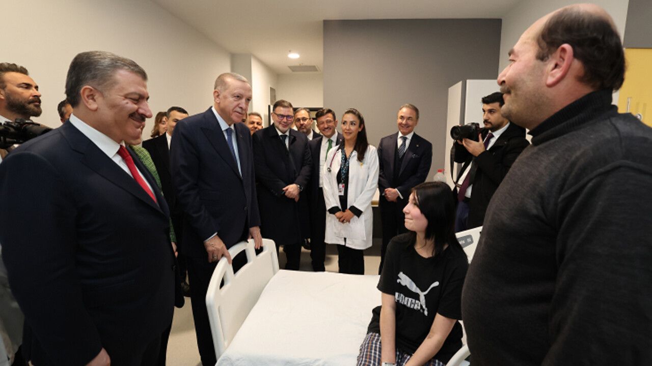 Erdoğan&#039;dan Bayraklı Şehir Hastanesinde tedavi gören çocuklara ziyaret