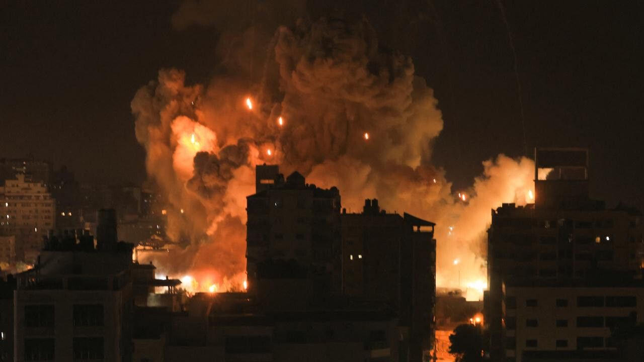 İsrail Gazze&#039;de mülteci kamplarını vurdu! En az 34 Filistinli hayatını kaybetti