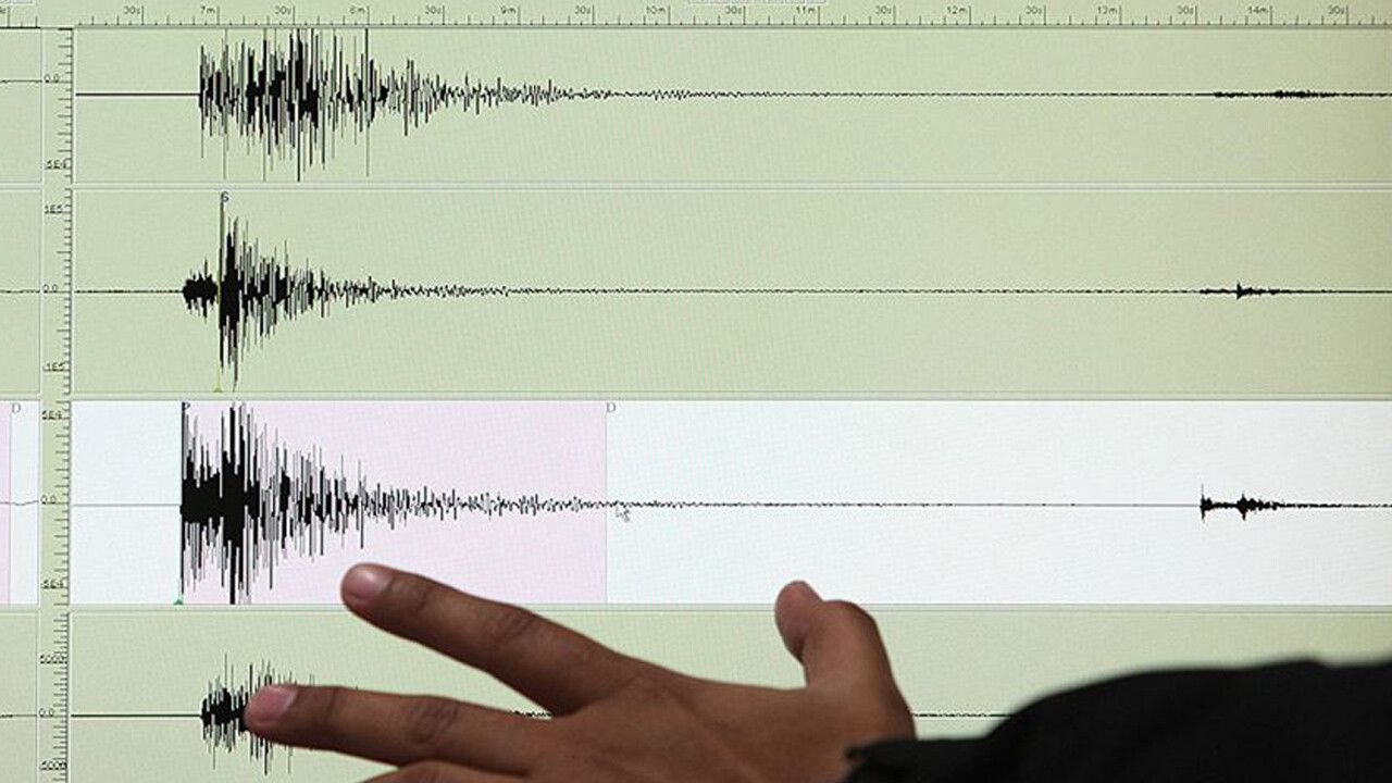 Marmara Denizi&#039;nde korkutan deprem! 3.2&#039;lik sarsıntı İstanbul ve Bursa&#039;da hissedildi