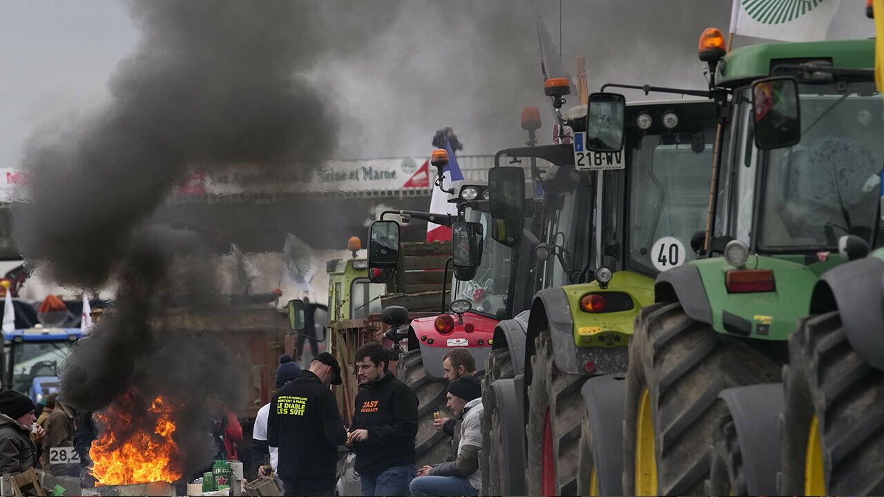 Avrupa&#039;nın üretici ile imtihanı, çiftçi isyanı yayılıyor