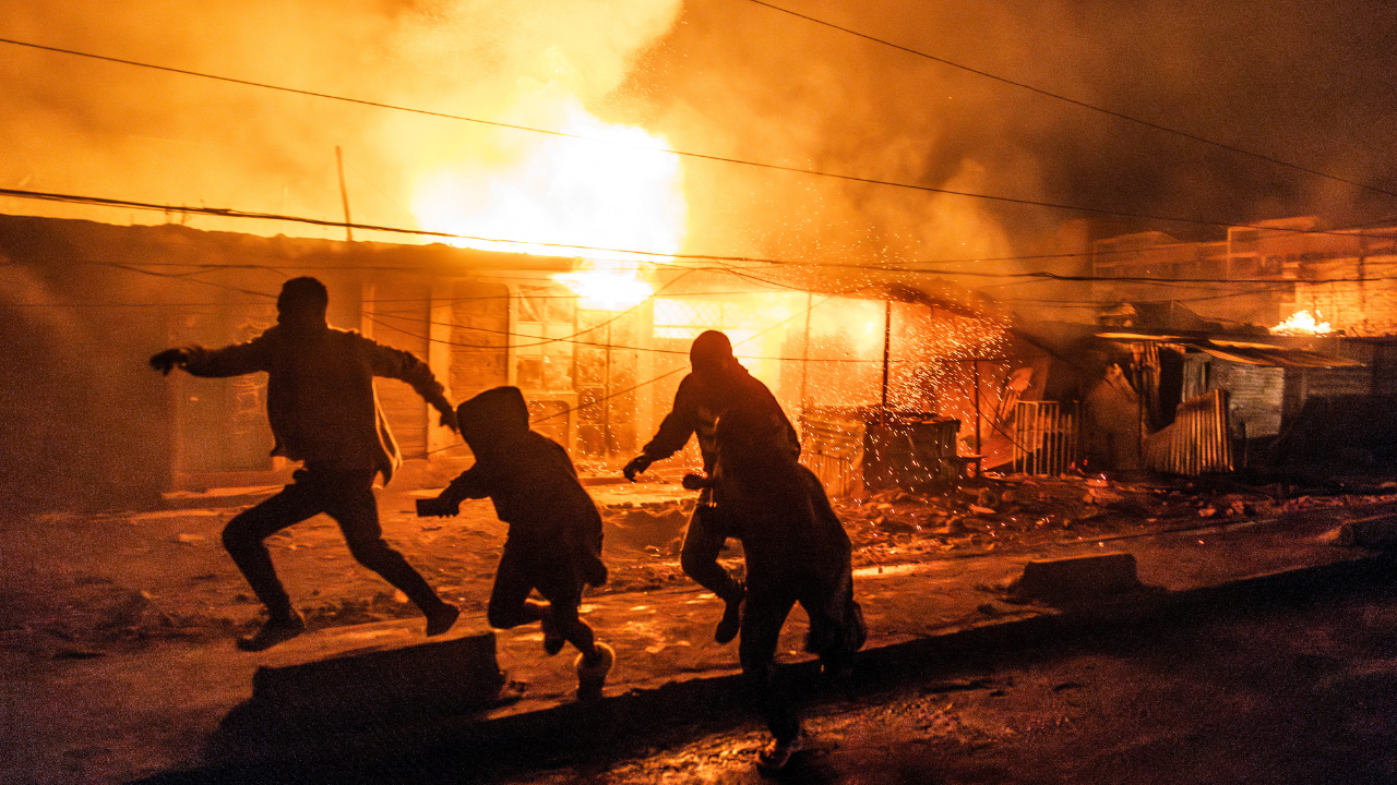 Kenya&#039;da devasa yangın: 2 kişi öldü, çok sayıda yaralı var