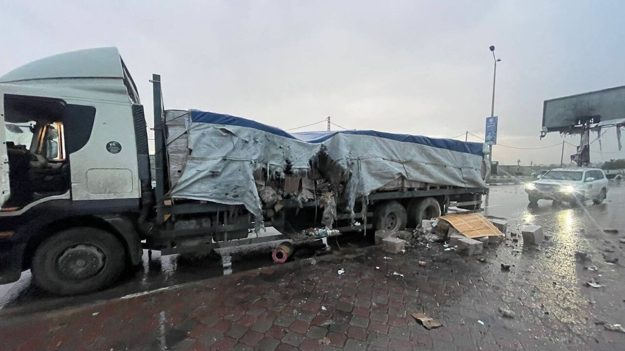 Gazze&#039;ye yardım götürüyordu! İsrail donanması, gıda konvoyunu vurdu