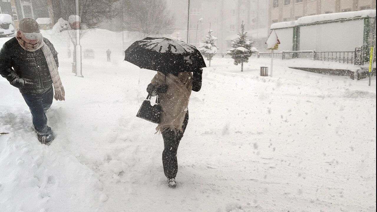 Ardahan, Cumhuriyet tarihinin en büyük kar yağışını gördü