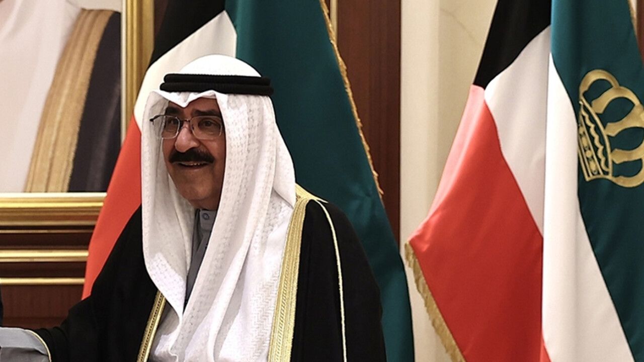 Kuveyt Emiri görevinin 2. ayında Meclis&#039;i feshetti