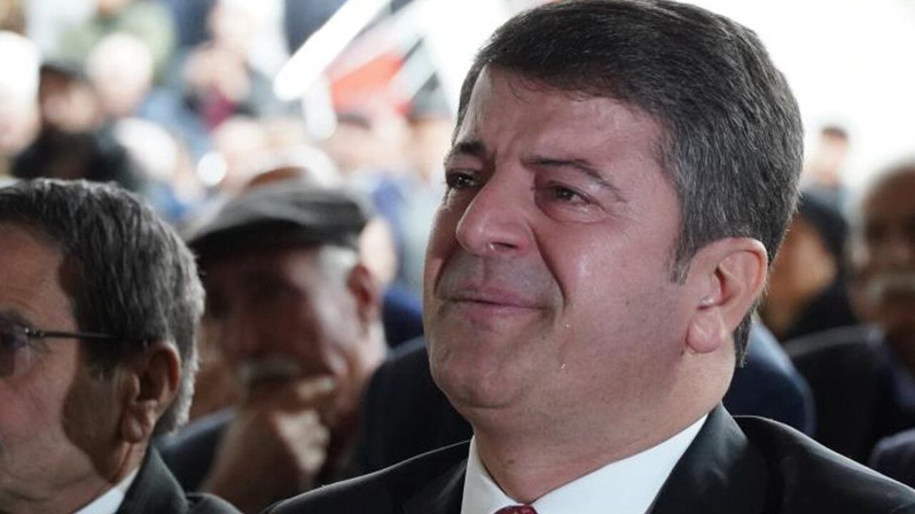 CHP, Adıyaman&#039;da adaylarını tanıttı: Başkan adayı gözyaşlarına boğuldu