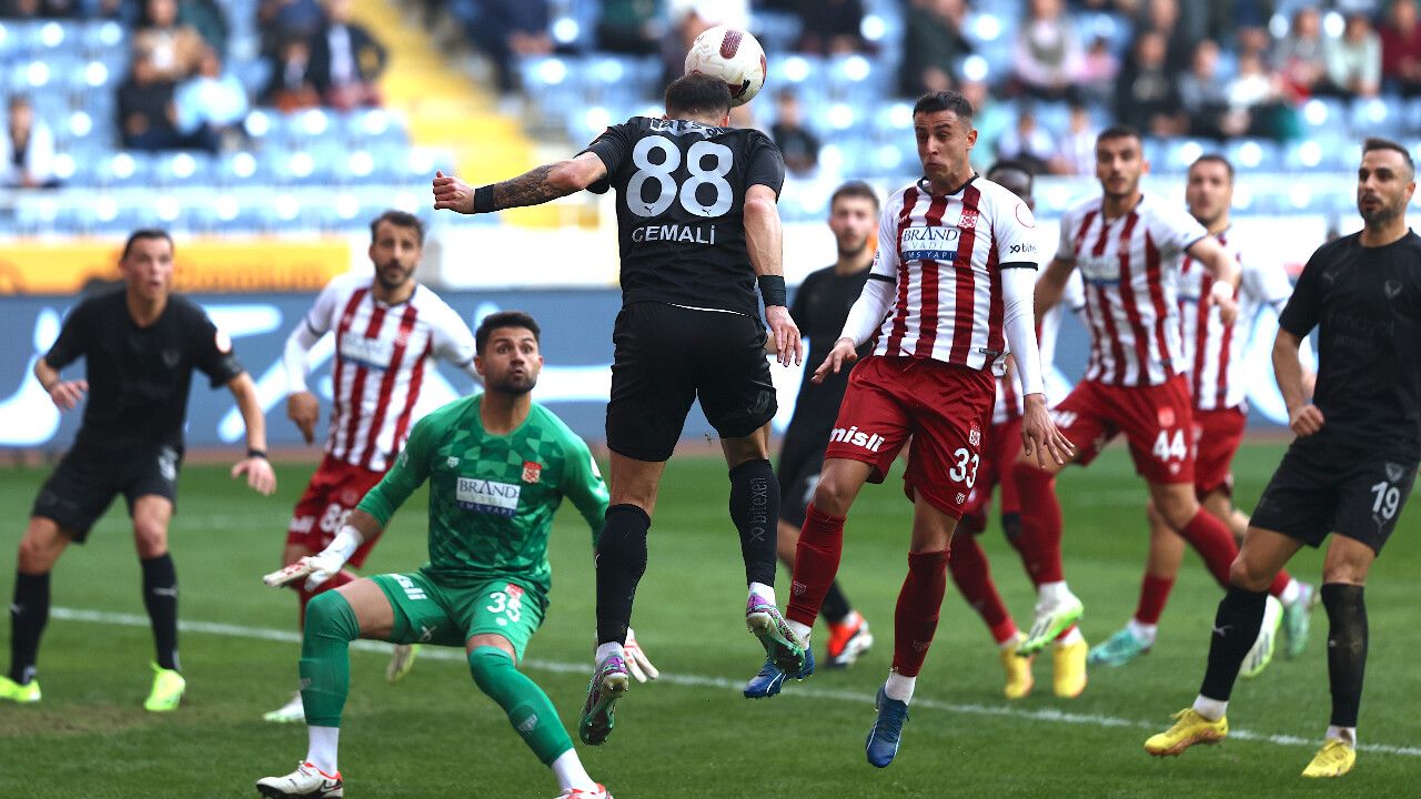 Mersin&#039;de 2 nefis gol! Sivasspor attı Hatayspor kovaladı