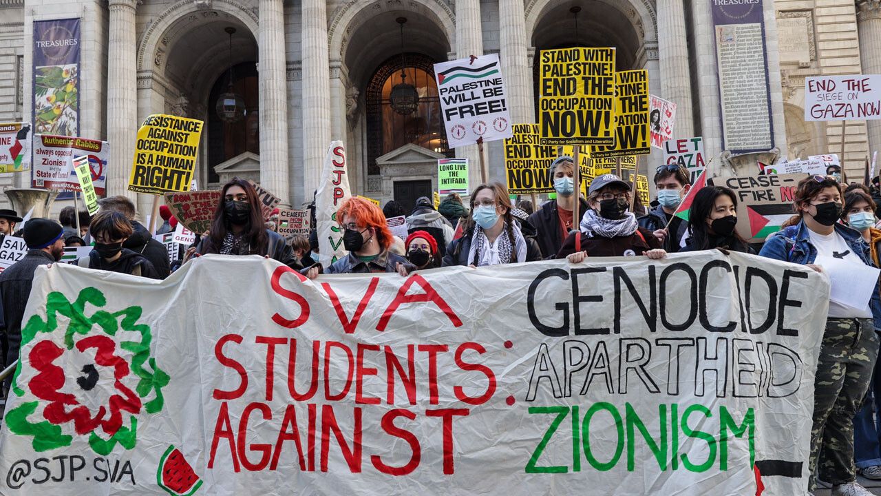 New York&#039;ta öğrenciler Gazze&#039;de ateşkes için ders bırakıp yürüyüş düzenledi