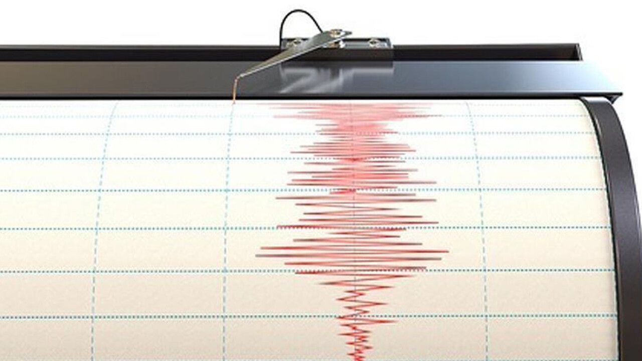 İki il peş peşe sallandı! Afyonkarahisar ve Alanya&#039;da deprem