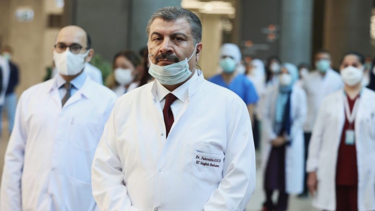 Bakan Koca, Ankara ve İstanbul hariç diyerek duyurdu! Doktorlara yeni sözleşmeli pozisyonlar açılacak