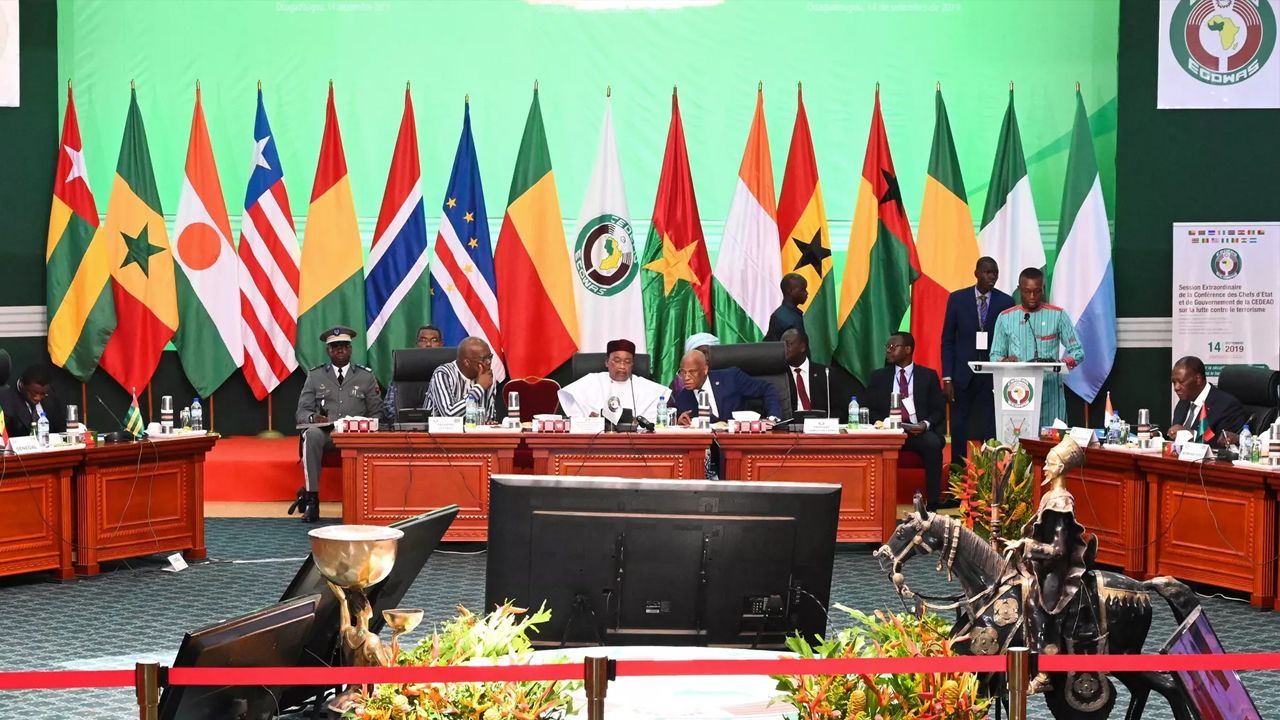 ECOWAS, Gine&#039;ye yaptırımları kaldırıyor