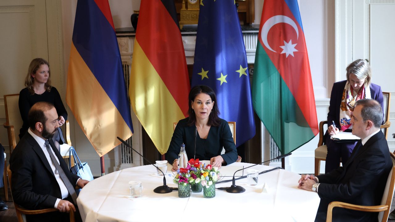 Almanya&#039;daki kritik zirve sona erdi: Azerbaycan ve Ermenistan&#039;dan &#039;barış görüşmelerine devam&#039; kararı