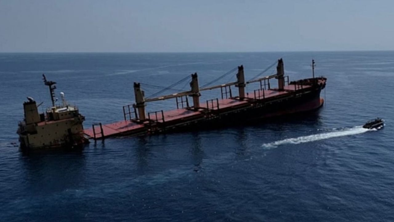 Yemen hükümeti, Husilerin vurduğu İngiliz gemisi Rubymar&#039;ın Kızıldeniz&#039;de battığını duyurdu