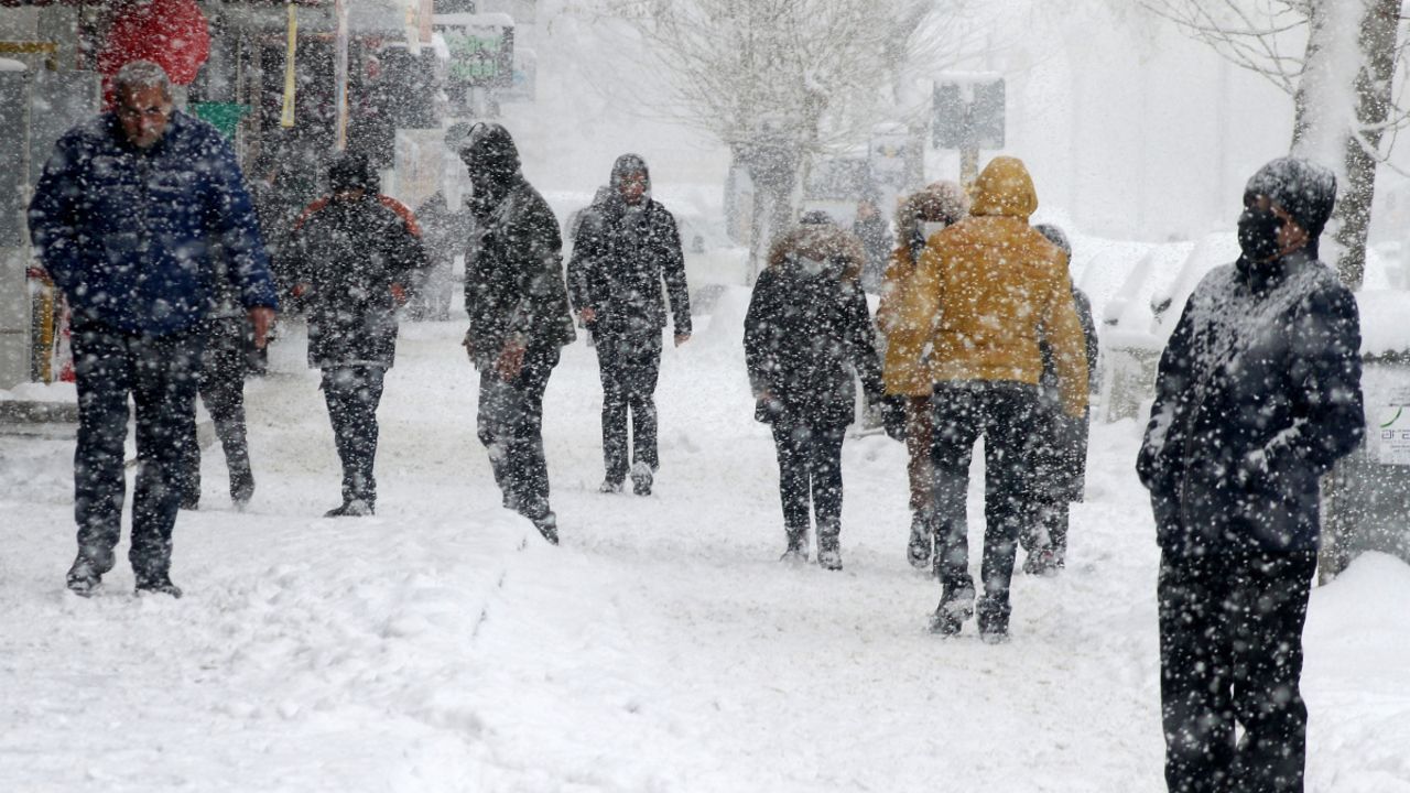 Kar, sağanak, buzlanma... Meteoroloji uzmanı il il sayıp uyardı: Risk var, dikkatli olun!