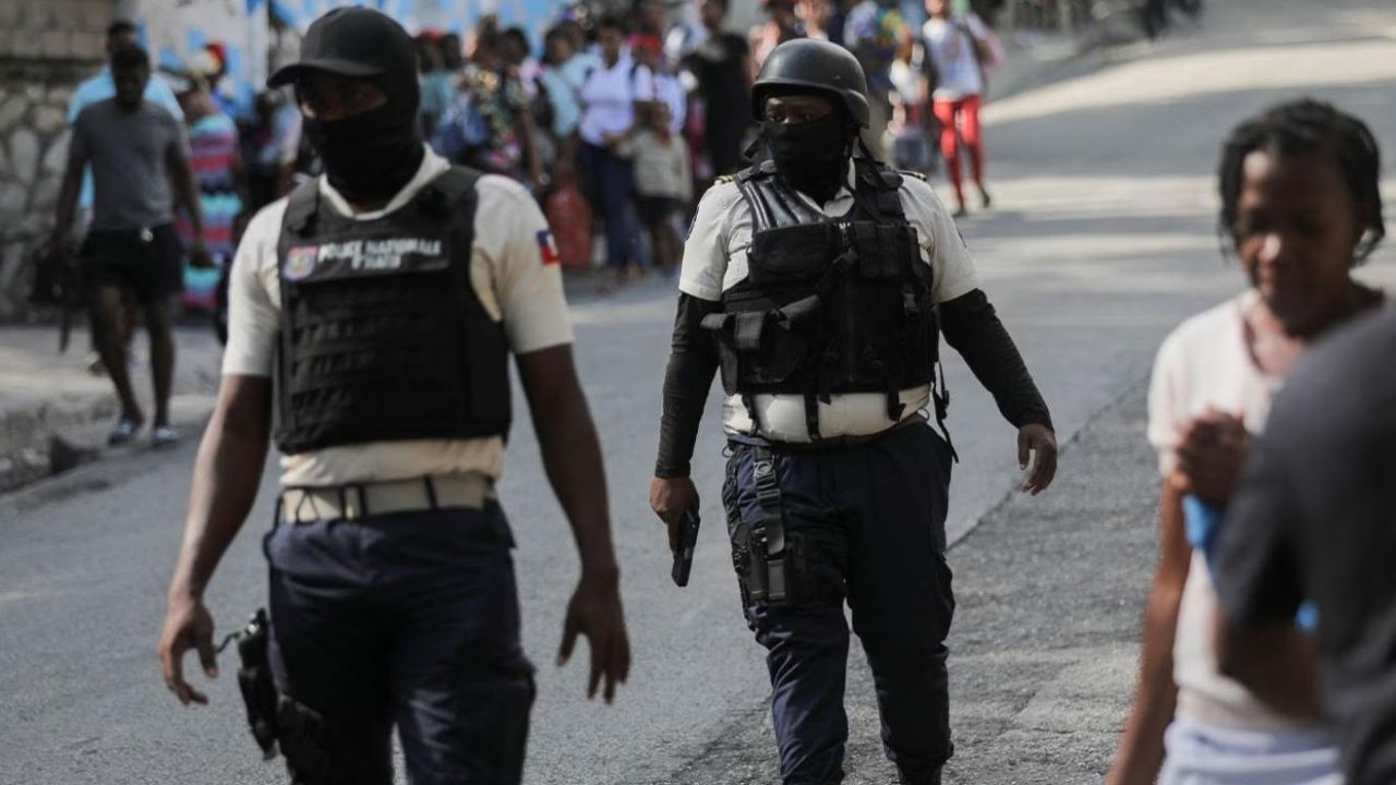 Silahlı çeteler başbakanın yokluğunu fırsat bildi! Haiti&#039;de hapishane baskınında yüzlerce mahkum serbest kaldı