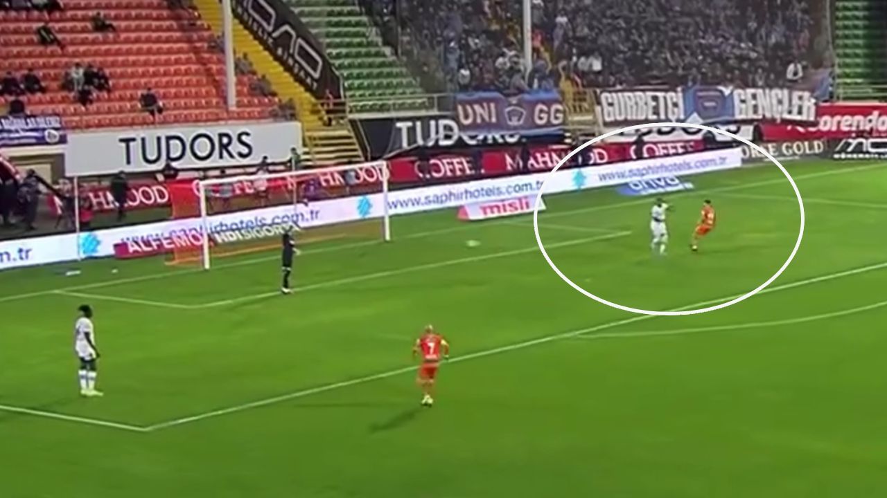 Süper Lig tarihine geçen gol! Alanyaspor - Trabzonspor maçında ilginç anlar! Uğurcan Çakır&#039;dan büyük hata