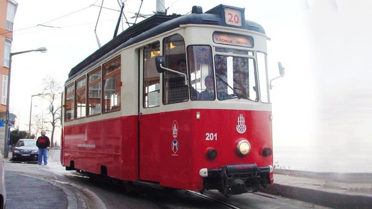 T3 Kadıköy-Moda seferleri tramvay hattındaki kaza nedeniyle iptal edildi