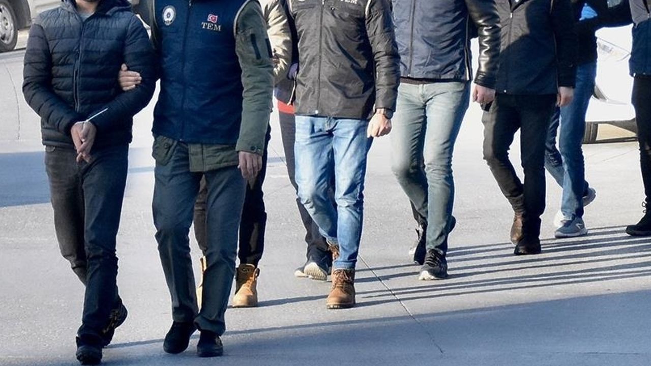 İstanbul&#039;da terör örgütleri DHKP/C ve MLKP&#039;ye yönelik soruşturmalarda 20 kişi yakalandı