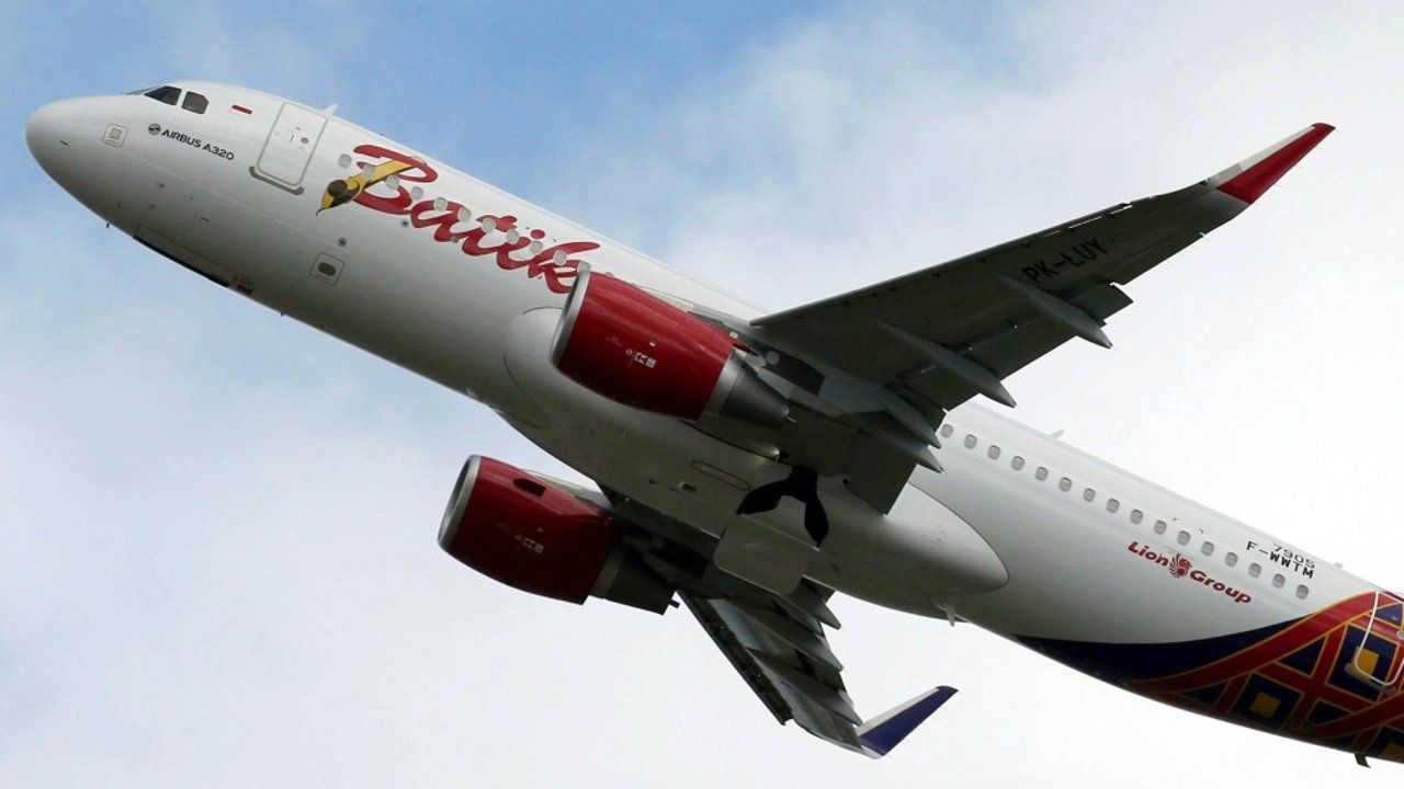 Endonezya’da yolcu uçağı rotadan saptı! İki pilot birden uyuyakaldı, faciadan dönüldü