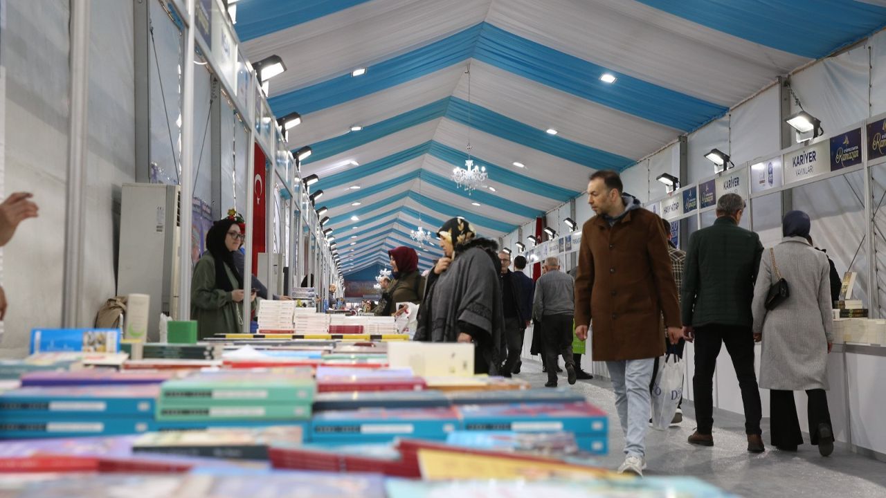 Bir Ramazan geleneğine dönüştü! Eyüpsultan Kitap Fuarı kapılarını açtı