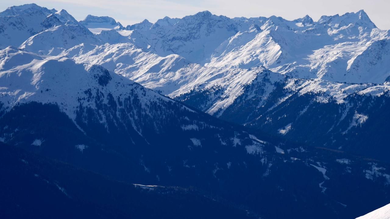Kayıp 5 kayakçının cesedi İsviçre Alpleri&#039;nde bulundu
