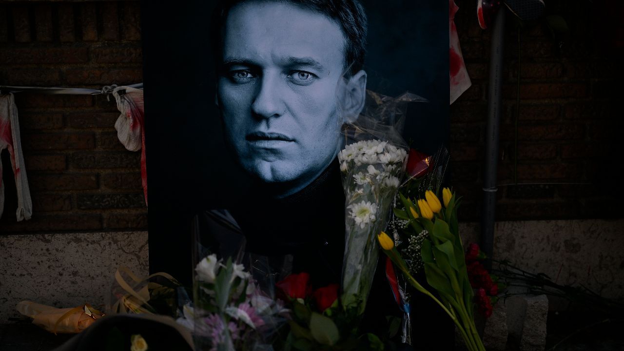 Navalny&#039;ye en yakın isimlerden biriydi: Önce biber gazı sonra çekiçle saldırdılar