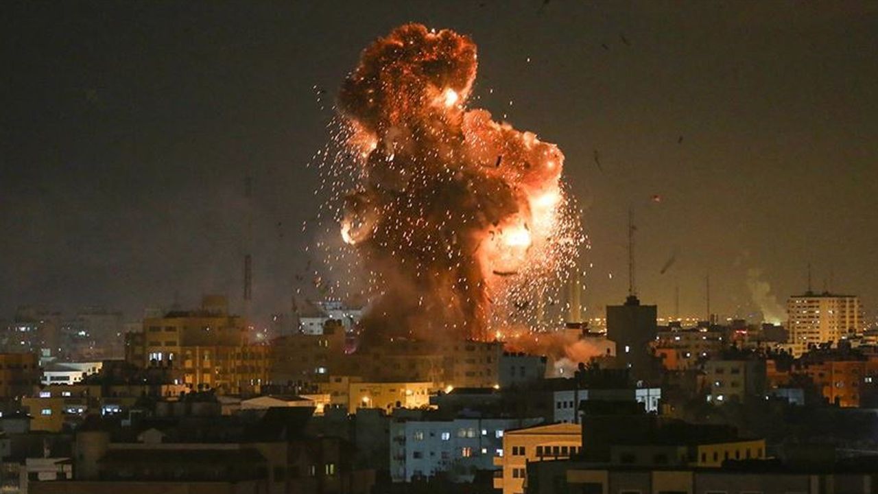 Gazze&#039;ye gece boyu bombardıman! Onlarca Filistinli öldürüldü