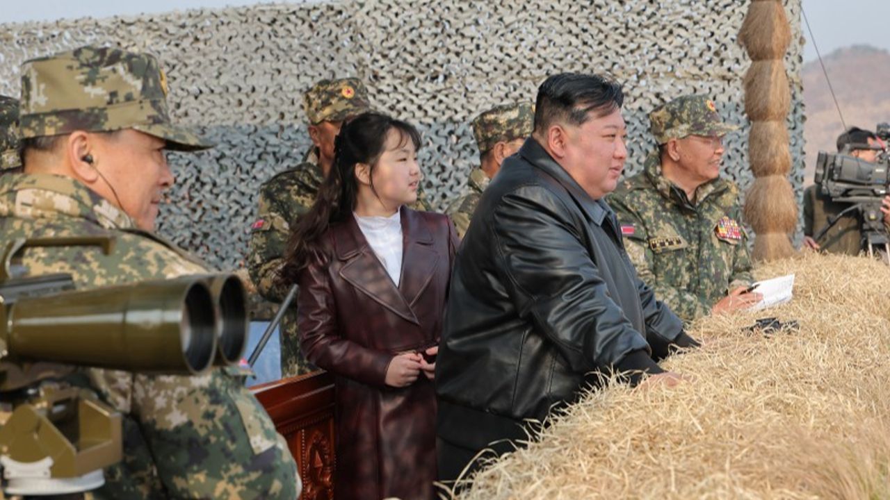 Kim Jong-un bizzat yönetti, kızı da eşlik etti! Kuzey Kore&#039;den &#039;hava indirme tatbikatı&#039;