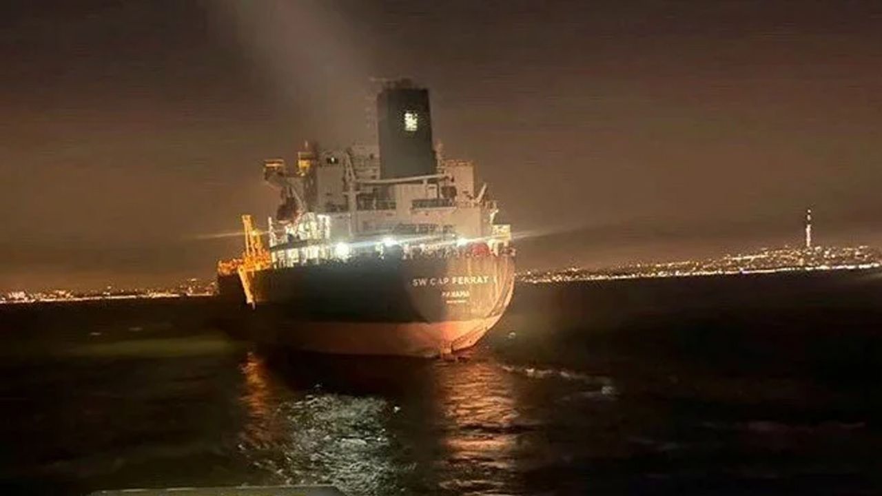 Kadıköy önlerinde arızalanan 183 metrelik tanker kurtarıldı