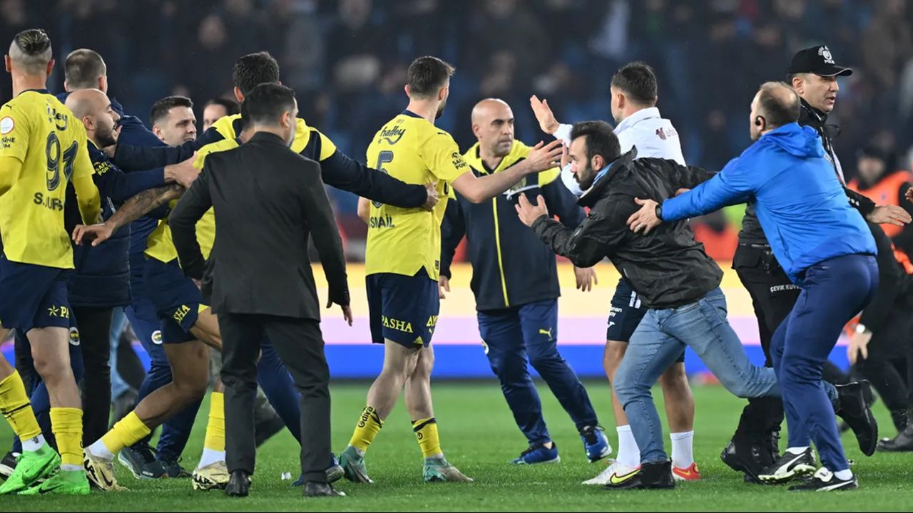 Trabzonspor-Fenerbahçe maçı sonrası saniye saniye yaşananlar! Halk otobüsü teklif ettiler
