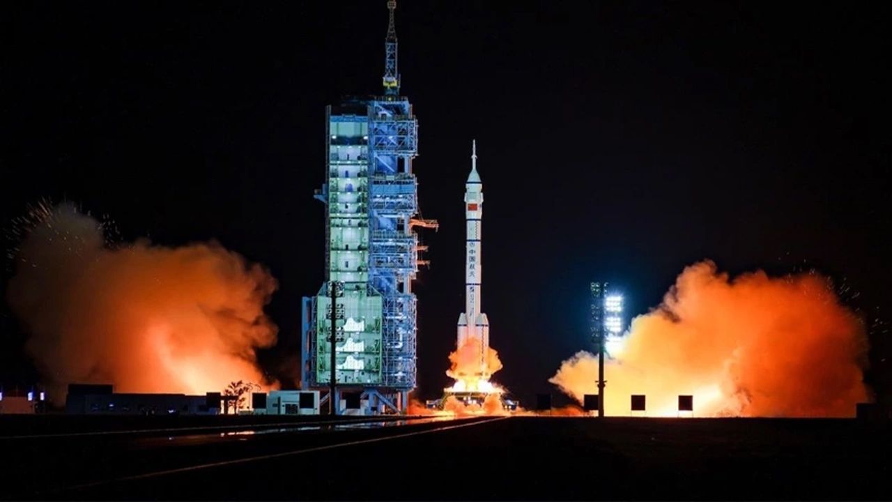 Çin, aktarım uydusunu uzaya fırlattı