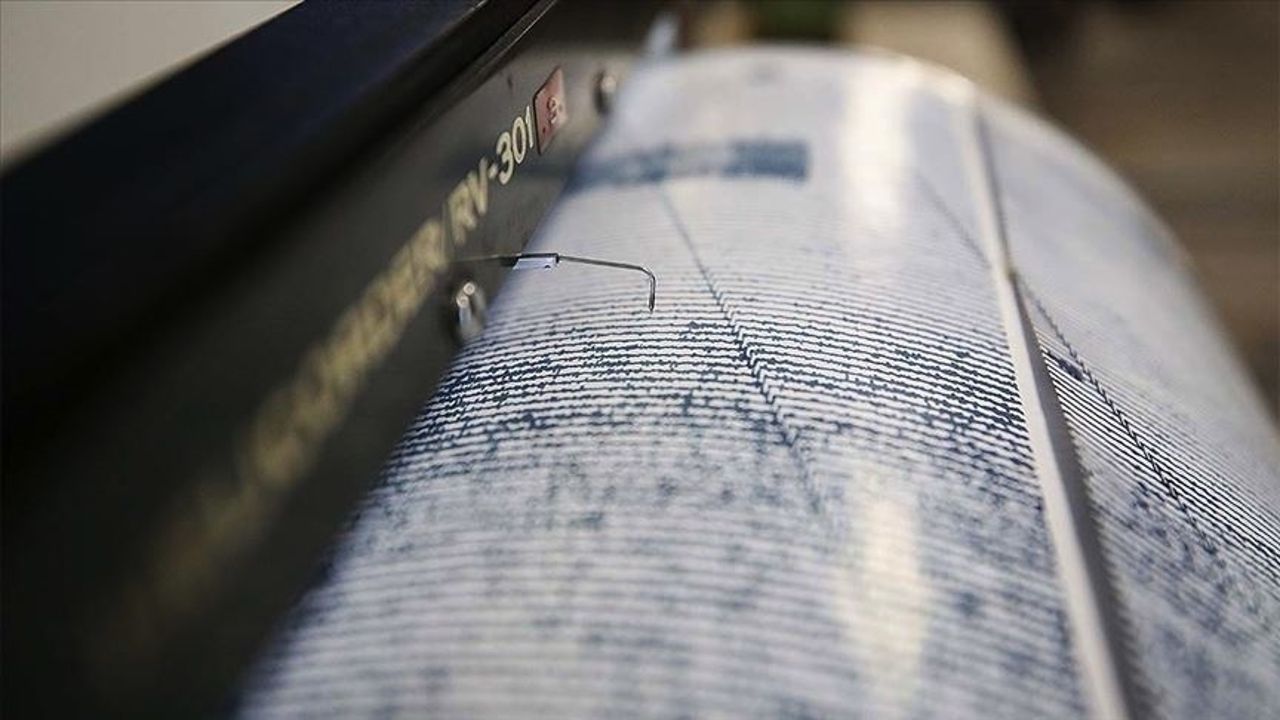 Balıkesir&#039;in Dursunbey ilçesinde saat 22.20&#039;de 4.1 büyüklüğünde bir deprem meydana oldu
