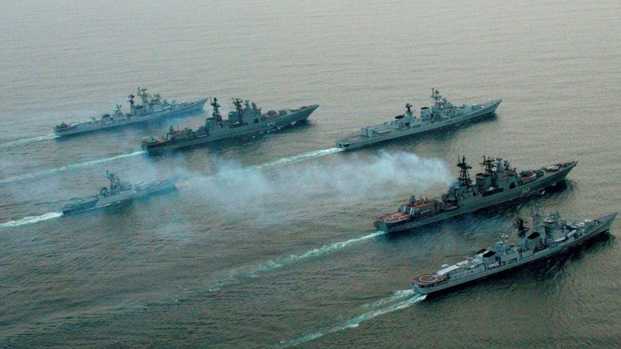 Moskova-Kiev hattında ipler geriliyor! Ukrayna, Rus donanmasına ait iki gemiyi vurdu