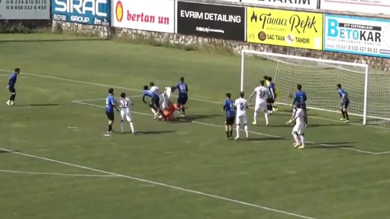 Vanspor kalecisi Nurullah Aslan&#039;dan tarihi gol! Forvetler susunca kaleci devreye girdi