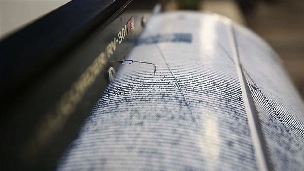 İzmir&#039;de deprem oldu, AFAD ilk verileri paylaştı