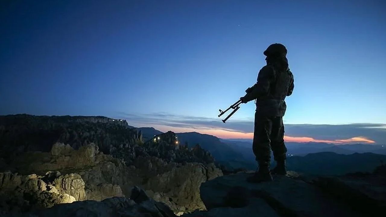 Örgütte çözülme sürüyor! 1 PKK&#039;lı terörist teslim oldu
