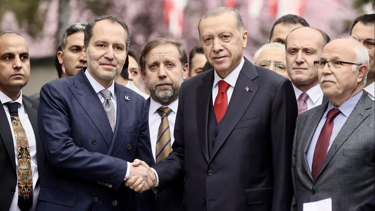 YRP İstanbul adayını çekmeye hazır! Fatih Erbakan AK Parti&#039;ye destek için 3 şartını açıkladı