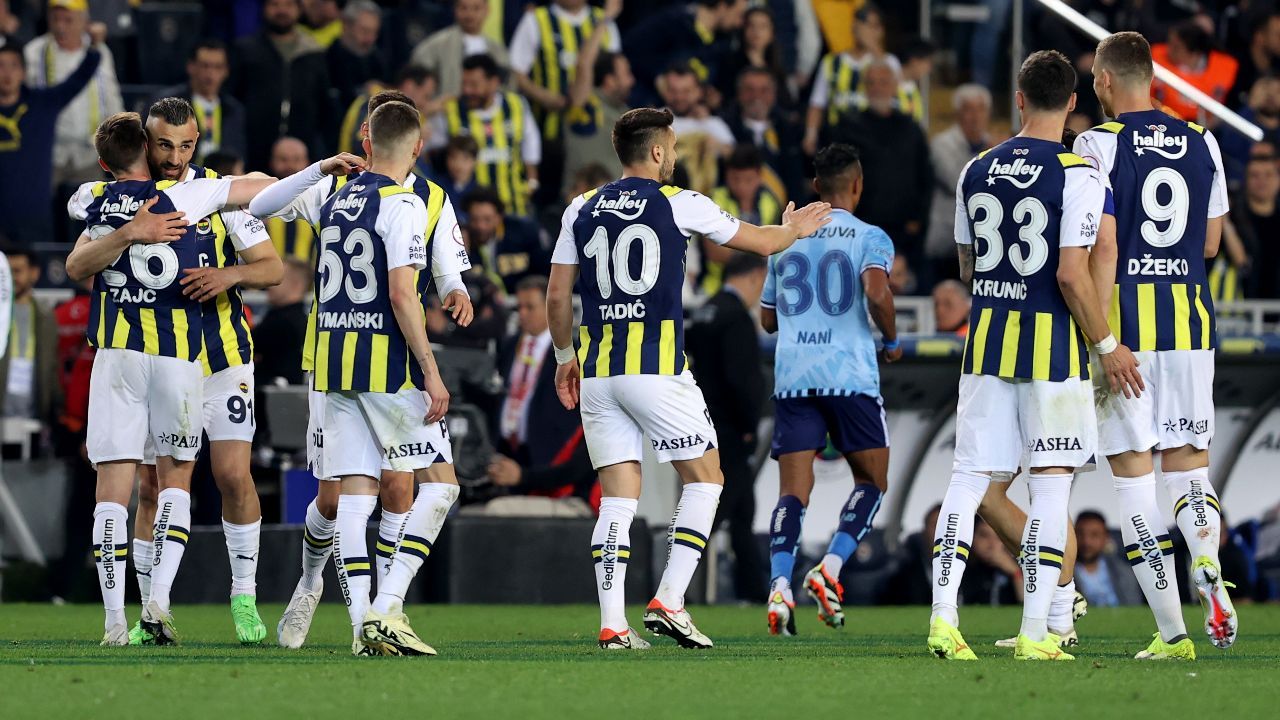 Galatasaray&#039;ı takibe devam! Fenerbahçe Kadıköy’de Adana Demirspor’u yıktı