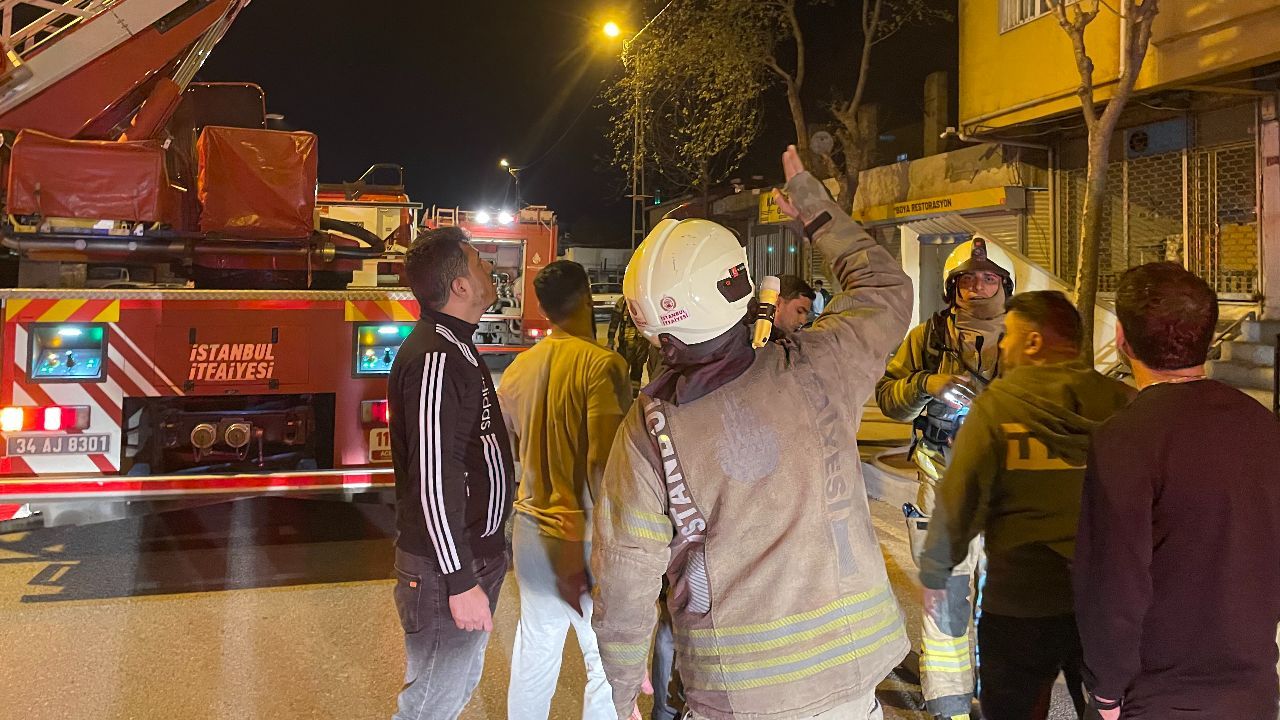 Avcılar&#039;da korkutan yangın! Mahsur kalan 11 kişi için itfaiye devreye girdi