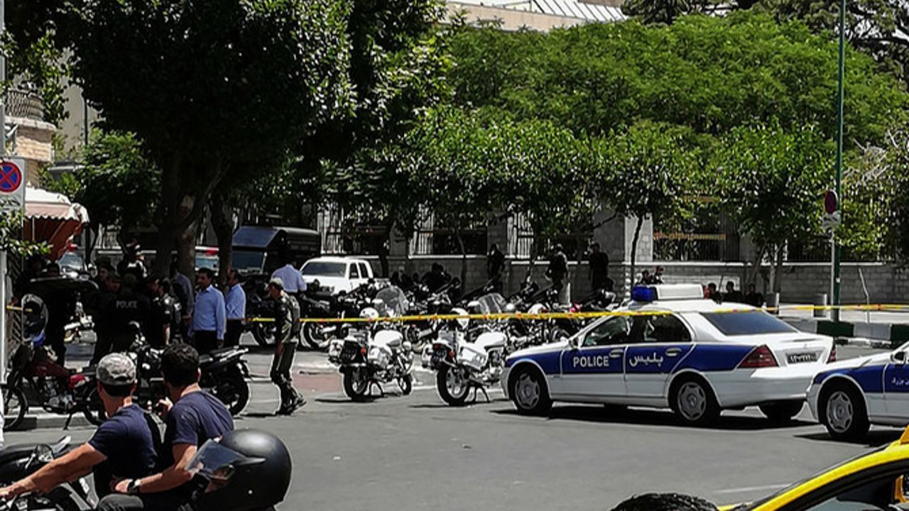 İran&#039;da üst üste terör saldırısı! Ölü ve yaralı polisler var