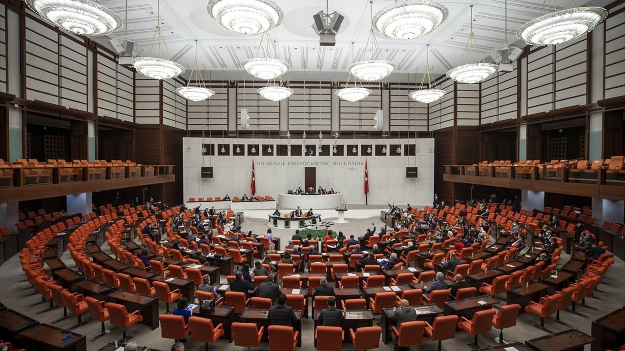 Meclis&#039;te bayram sonrası mesai yoğun: Ruhsatsız silah, turist rehberliği, 9. yargı paketi, kripto...