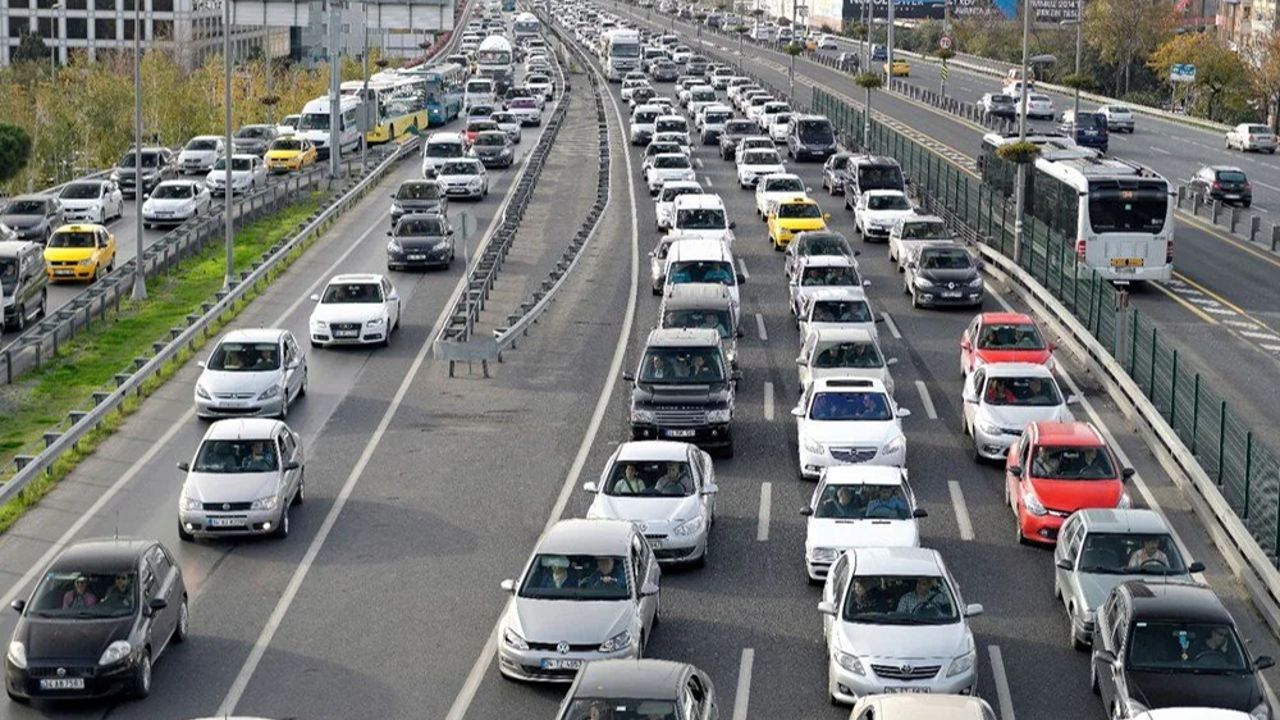 İstanbul trafiğinde bayram dönüşü hazırlığı! Emniyetten 24 saat sürecek yasak