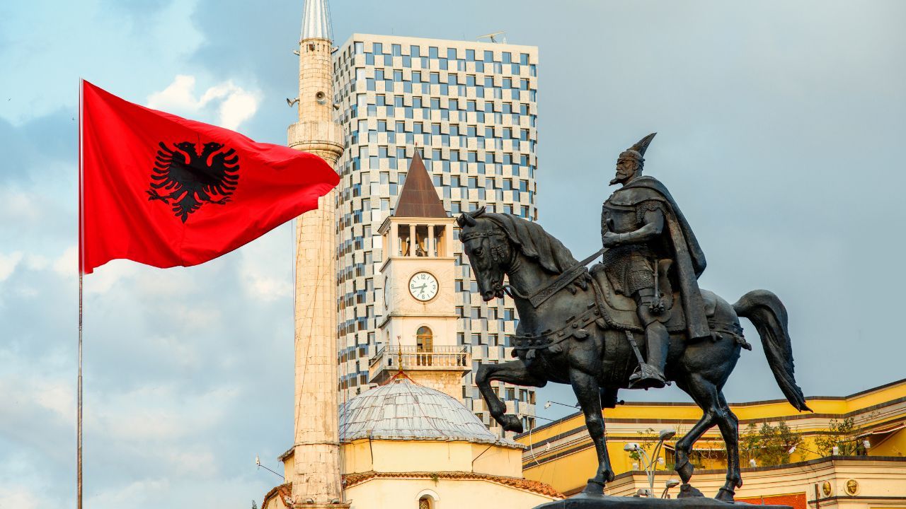 Türk vatandaşları Arnavutluk’a vizesiz seyahat edebiliyor