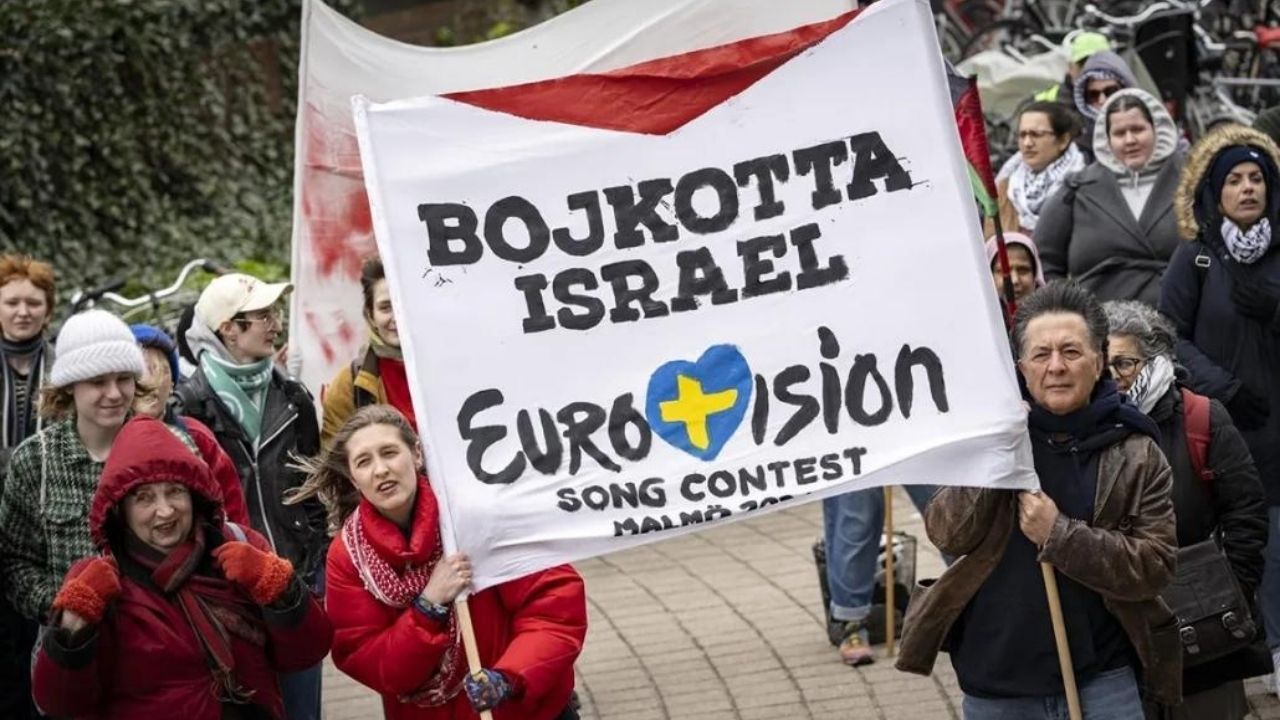 Eurovision&#039;da İsrail protestosu! Göstericiler Rusya&#039;yı örnek göstererek yarışmadan menedilmesini istedi
