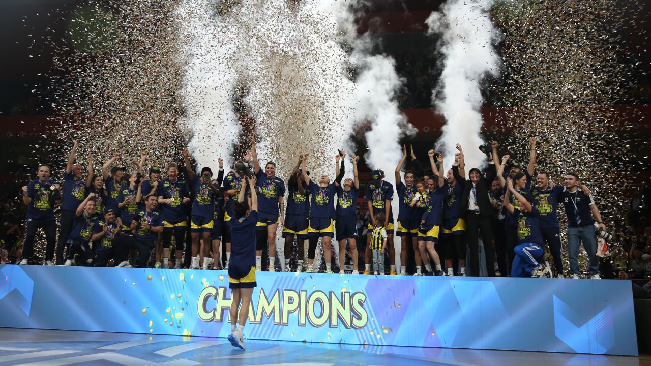 Fenerbahçe üst üste ikinci kez EuroLeague şampiyonu oldu